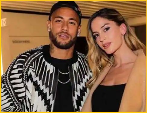 Neymar Jr with his Girlfriend