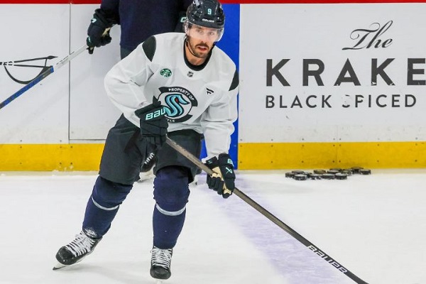 Chandler Stephenson Hockey Player’s Net Worth, Wife, & Family